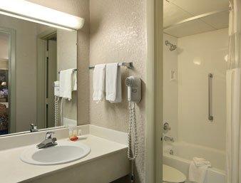 Ramada Conference Center South Hotel 2*